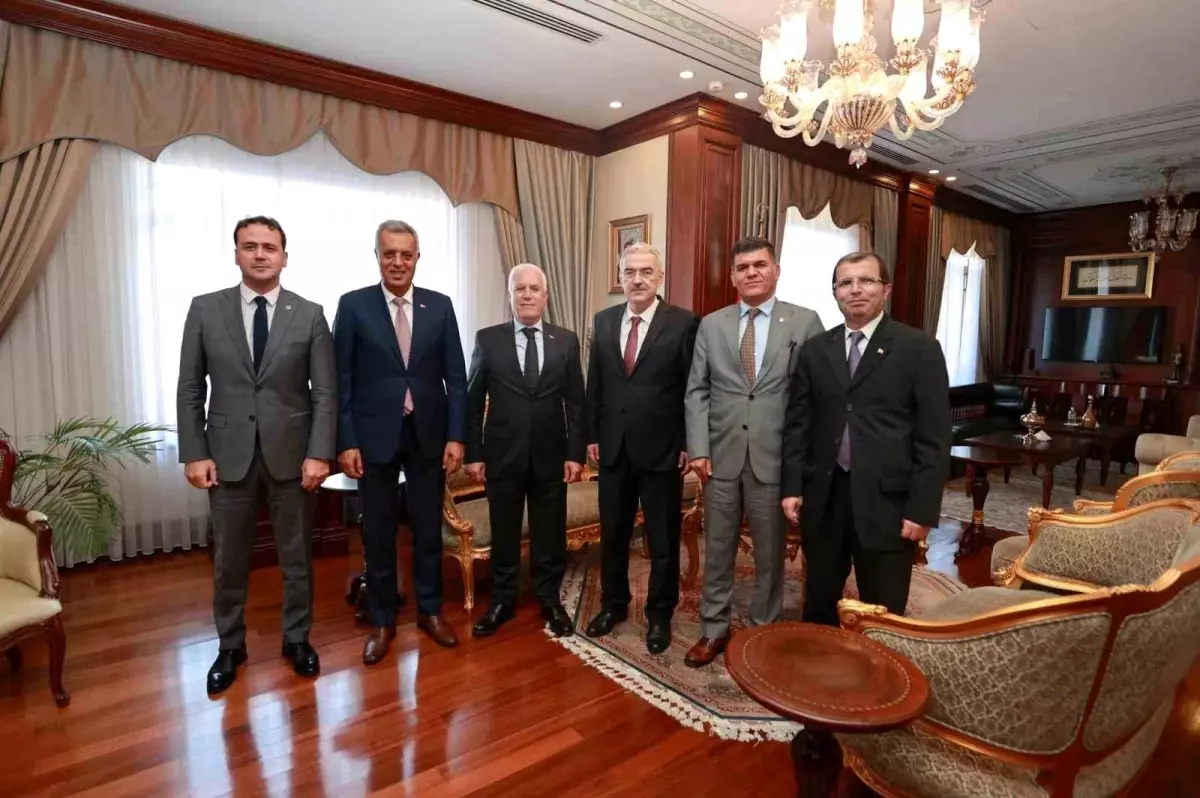 Bursa Büyükşehir Belediye Başkanı Mustafa Bozbey, Bursa Valisi Erol Ayyıldız’a ‘hayırlı olsun’ ziyaretinde bulundu