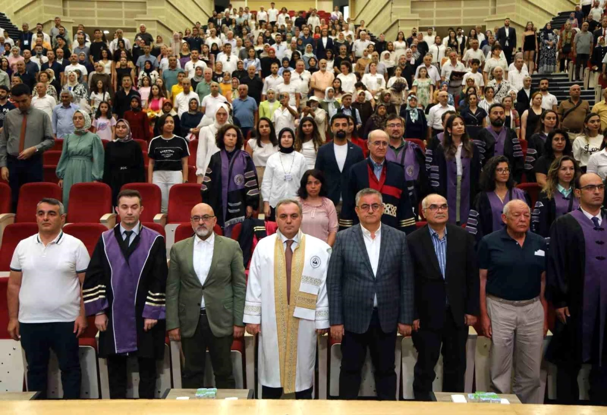 ERÜ Diş Hekimliği Fakültesi 15. Dönem Mezunlarını Verdi