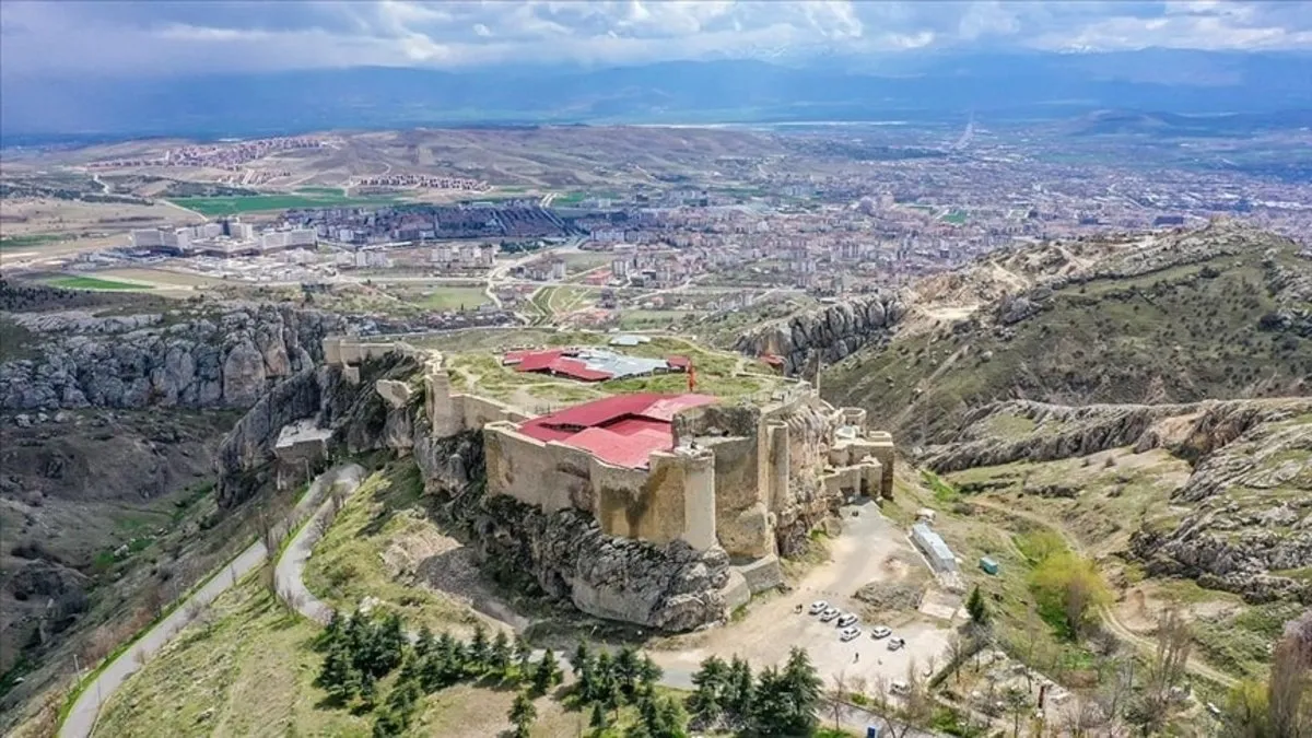 Harput Kalesi Nerede, Nasıl Gidilir? Harput Kalesi Giriş Ücretli Mi, Müzekart Geçerli Mi?