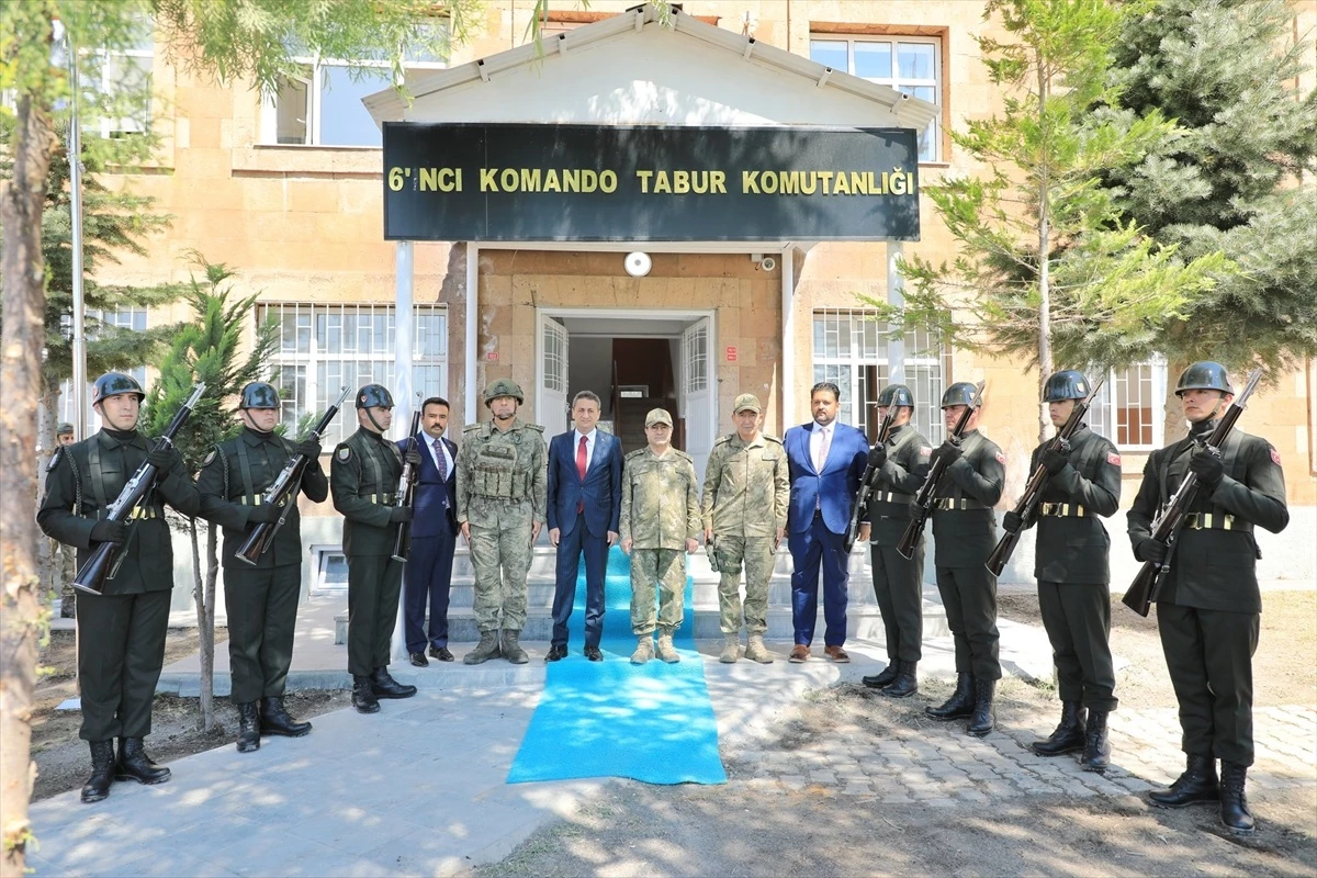Kara Kuvvetleri Komutanı Ahlat’ta İncelemelerde Bulundu