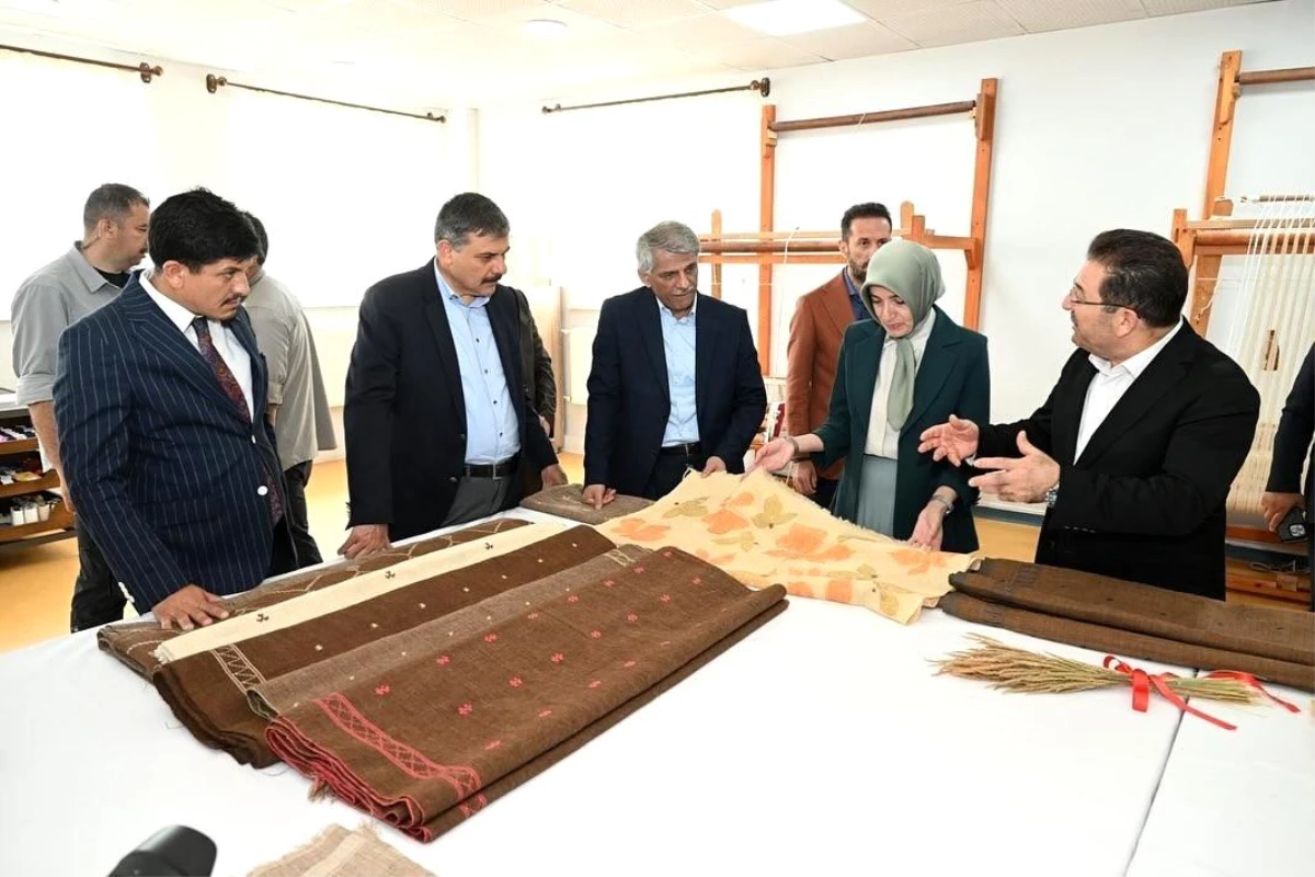 Kültür ve Turizm Bakan Yardımcısı Nadir Alpaslan Erzurum’da sergileri gezdi