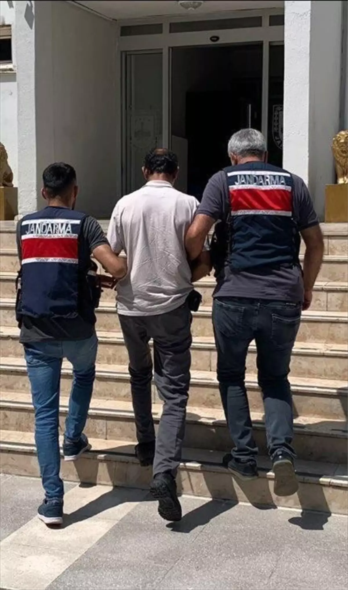 Manisa’da DEAŞ Propagandası Yapan 3 Şüpheli Gözaltına Alındı