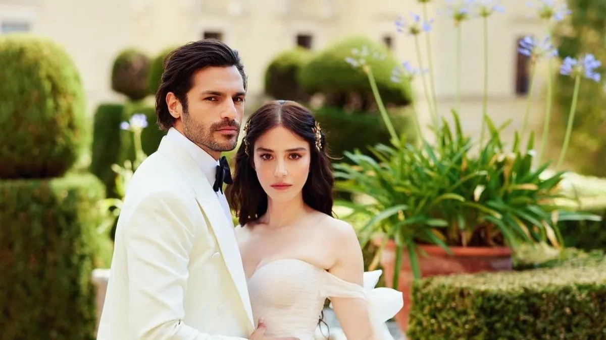 Serkan Çayoğlu ve Özge Gürel evliliklerinde 2 yılı geride bıraktı! “Her macerayı iple çekiyorum”