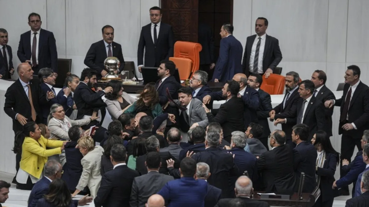 SON DAKİKA! TİP’li Ahmet Şık’tan provokasyon: Meclis’teki Can Atalay oturumunda kavga
