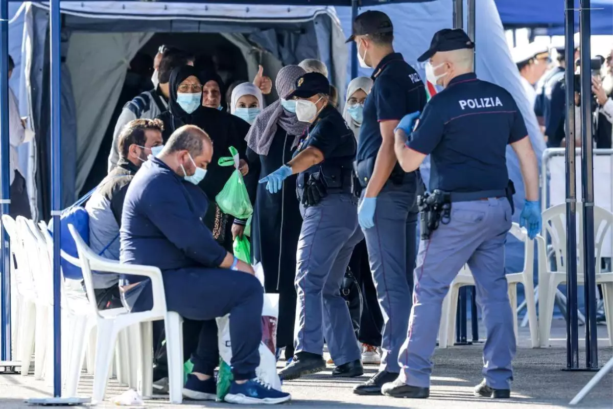 İtalya’da Yasa Dışı Göç Operasyonu: 13 Gözaltı