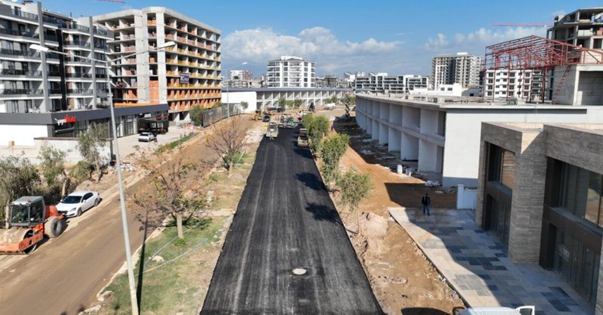 Aksu’da Emniyet’in işaret ettiği caddede altyapı ve üstyapı yenileniyor