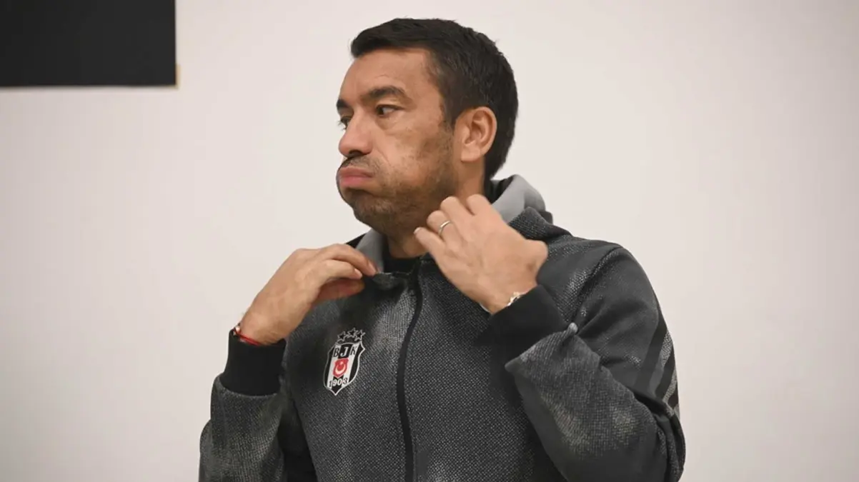Beşiktaş’ta teknik direktör Giovanni van Bronckhorst ile yollar ayrılıyor