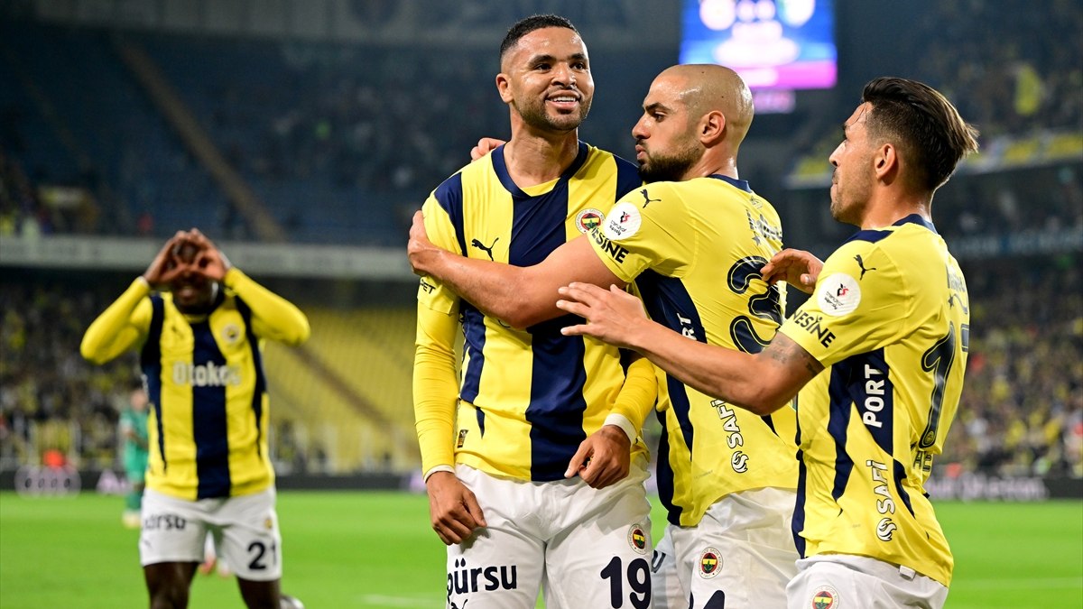 Fenerbahçe’nin Trabzonspor maçı kamp kadrosu belli oldu