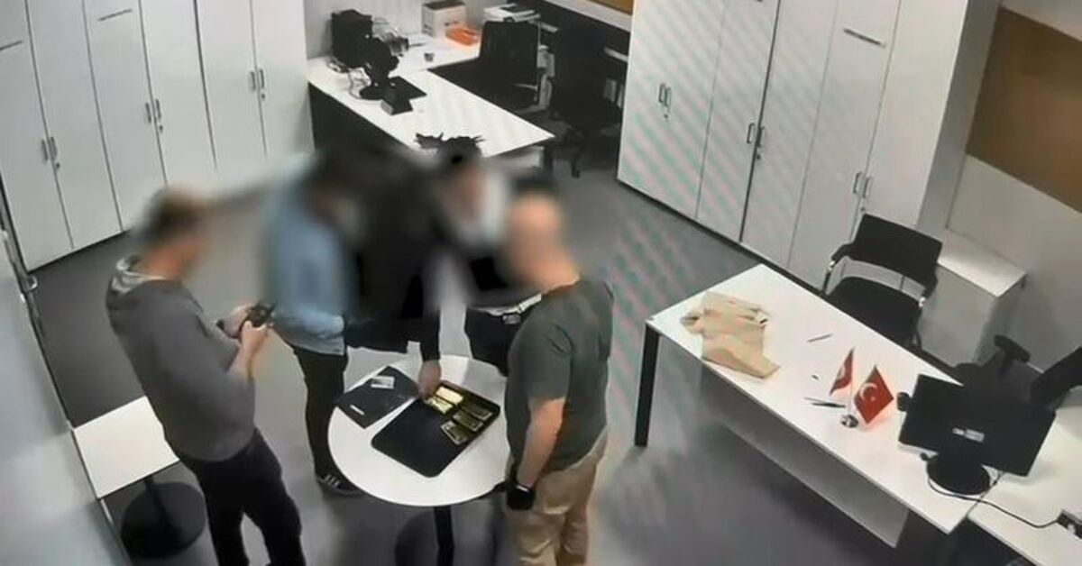 İçlerinde güvenlik görevlileri de var! 16 kilo kaçak altını tuvaletten kaçırdılar!