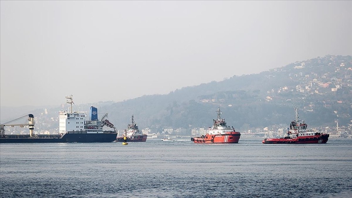 İstanbul Boğazı’nda gemi trafiği askıya alındı