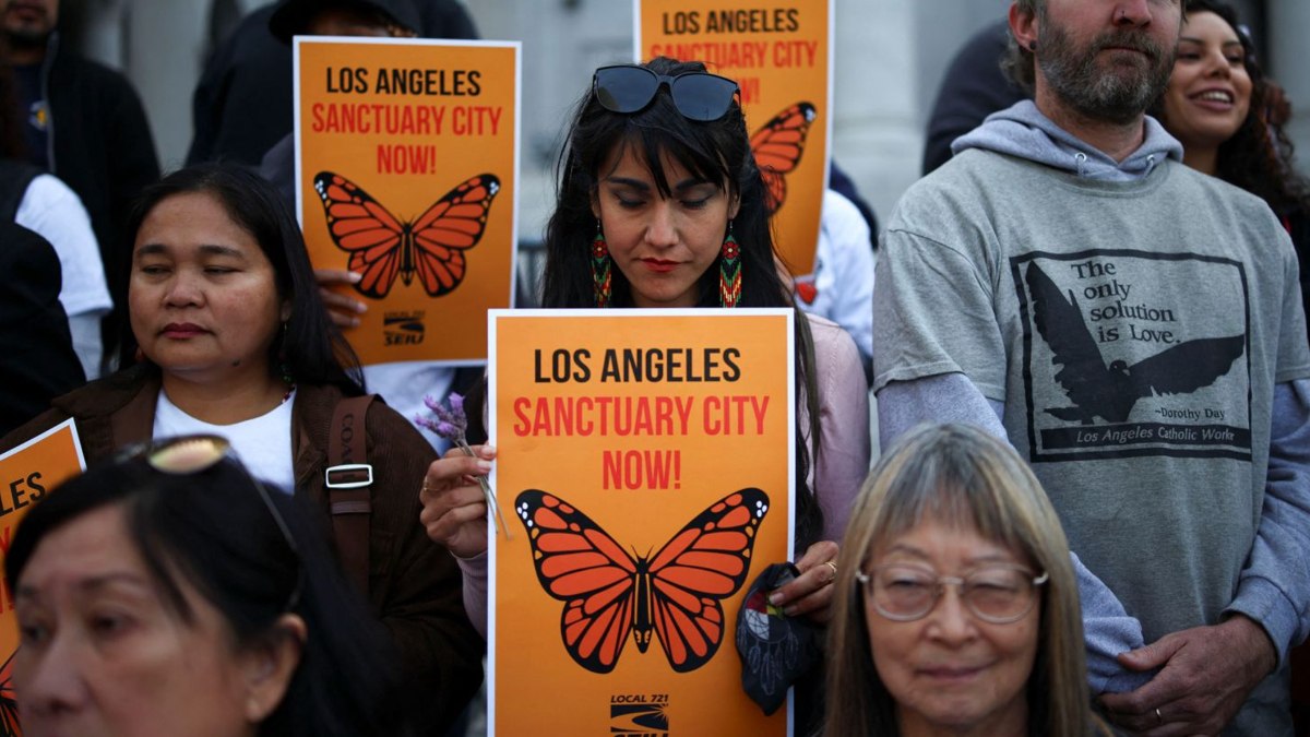 Los Angeles, göçmenleri korumak için “sığınak şehir” yasasını kabul etti