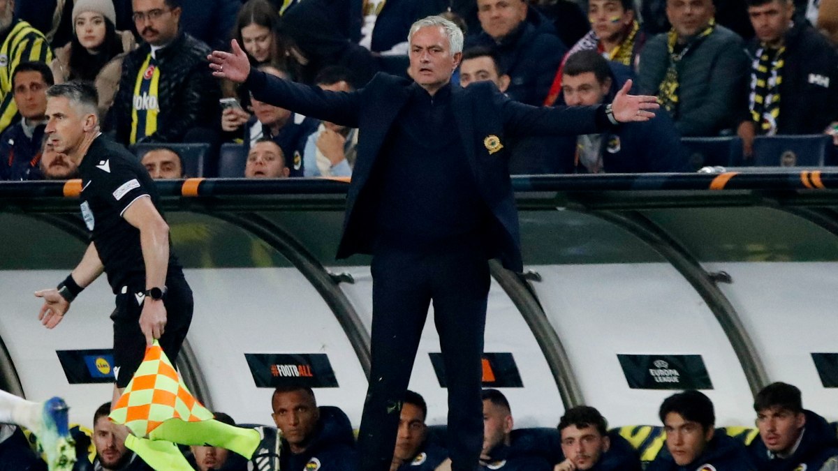 UEFA, Jose Mourinho’ya ceza verdi