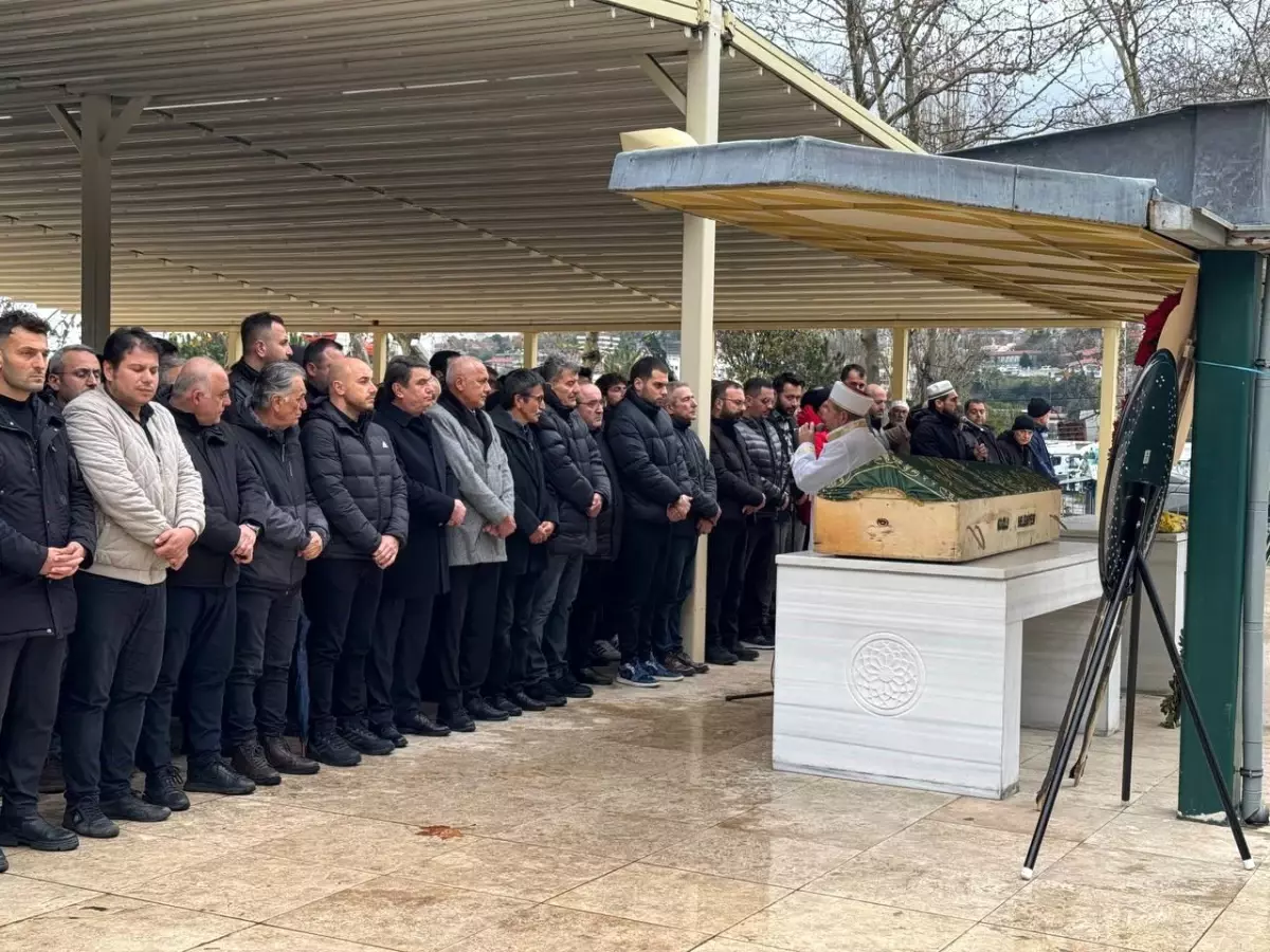 Bartın’da Balkonundan Düşen Bilgisayar İşletmeni Oğuz Karamanoğlu Son Yolculuğuna Uğurlandı